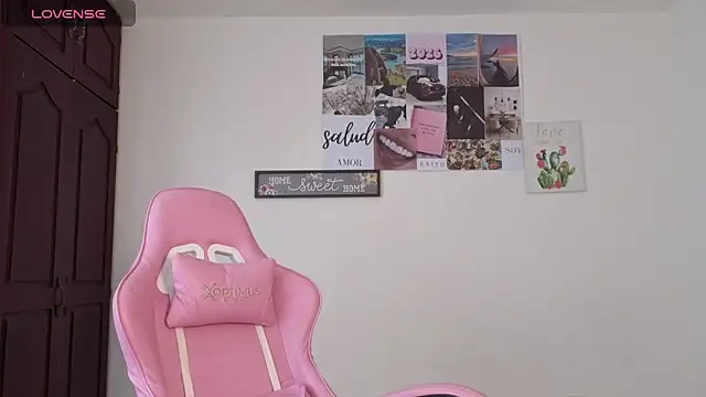 Veronika  Winslow  online show from February 24, 5:00 pm