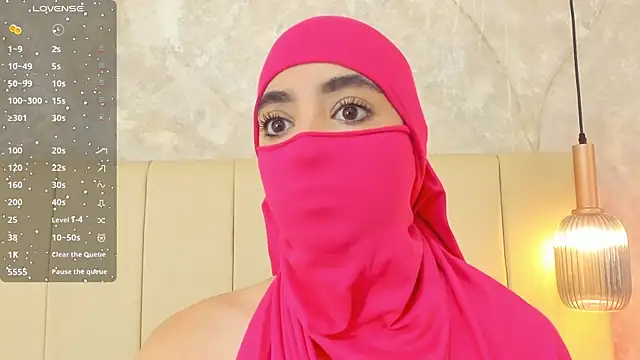 Snapshot of nayiraa_ chatting on May 22, 11:38 am nayiraa online show from May 22, 11:38 am