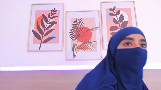 Snapshot of nayiraa_ chatting on May 25, 11:38 am nayiraa online show from May 25, 11:38 am