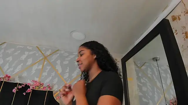 LisaMendez online show from April 15, 3:57 am