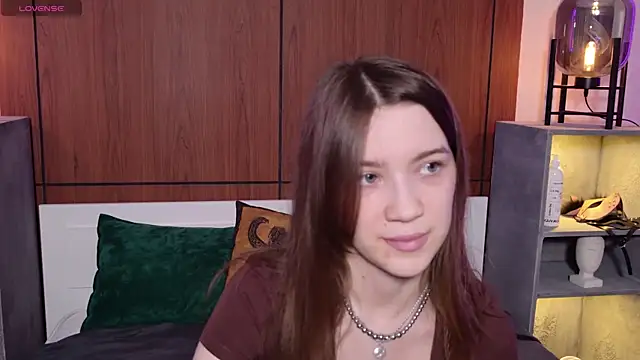Snapshot of Alison_kisss chatting on June 13, 6:17 pm Alison kisss online show from June 13, 6:17 pm