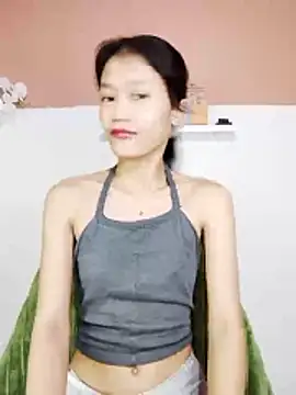 Snapshot of skinny_gracie chatting on April 28, 7:13 am skinny gracie online show from April 28, 7:13 am