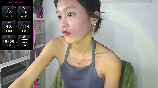 Snapshot of skinny_gracie chatting on May 21, 8:27 pm skinny gracie online show from May 21, 8:27 pm