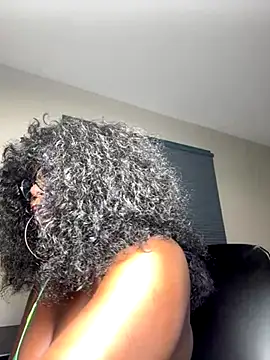 WomanNextdoor1 online show from October 10, 11:48 pm