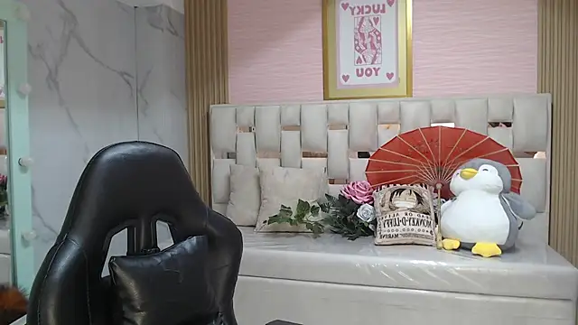 allyssa bellini s online show from February 12, 8:15 pm