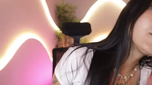 Emma and Issac online show from April 7, 8:42 pm