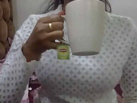 Snapshot of SONIYA_47 chatting on December 20, 10:44 am SONIYA 47 online show from December 20, 10:44 am