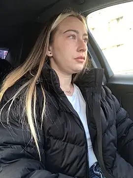 Reina Cummings online show from October 1, 5:02 am