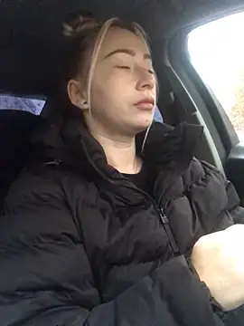 Reina Cummings online show from October 7, 5:04 am