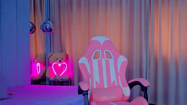 Reina Cummings online show from November 5, 6:46 am