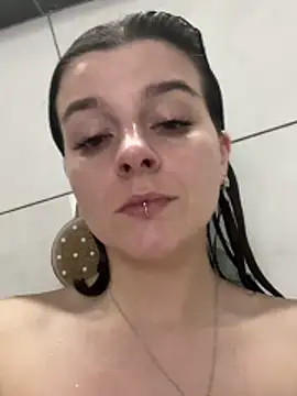 LilyIrons online show from April 17, 4:54 pm