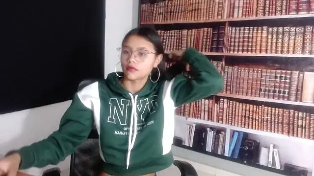 Snapshot of SofieLove_01 chatting on September 10, 9:20 am SofieLove 01 online show from September 10, 9:20 am