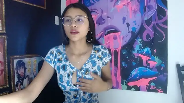 Snapshot of SofieLove_01 chatting on October 5, 7:50 am SofieLove 01 online show from October 5, 7:50 am