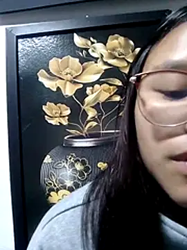 Snapshot of SofieLove_01 chatting on December 22, 8:33 am SofieLove 01 online show from December 22, 8:33 am