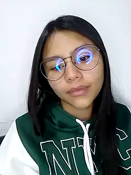 Snapshot of SofieLove_01 chatting on January 16, 8:29 am SofieLove 01 online show from January 16, 8:29 am