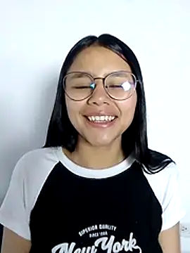 Snapshot of SofieLove_01 chatting on February 1, 8:02 am SofieLove 01 online show from February 1, 8:02 am