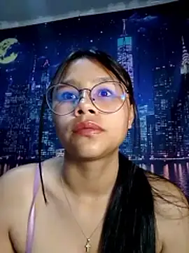 Snapshot of SofieLove_01 chatting on March 2, 4:58 am SofieLove 01 online show from March 2, 4:58 am