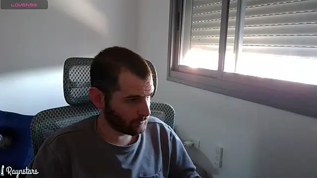 Snapshot of raynstars chatting on March 2, 2:24 pm raynstars online show from March 2, 2:24 pm