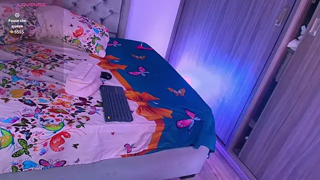 dreamsussi online show from February 4, 9:42 pm