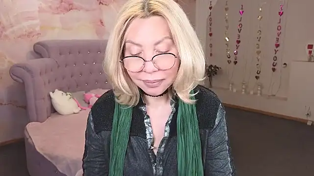 Snapshot of Wendy_Waves chatting on October 4, 10:46 am Wendy Waves online show from October 4, 10:46 am