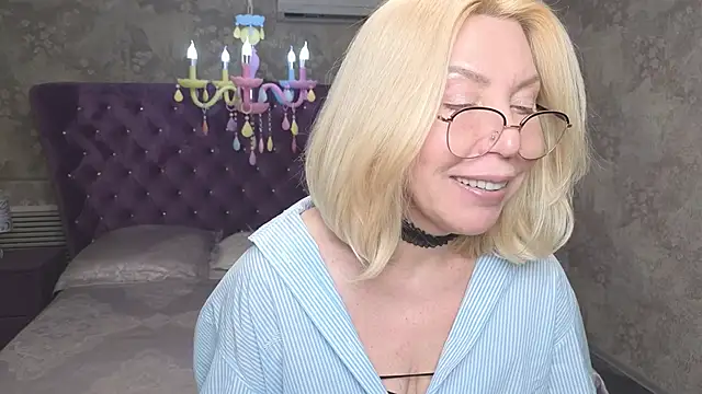 Snapshot of Wendy_Waves chatting on December 20, 11:17 am Wendy Waves online show from December 20, 11:17 am