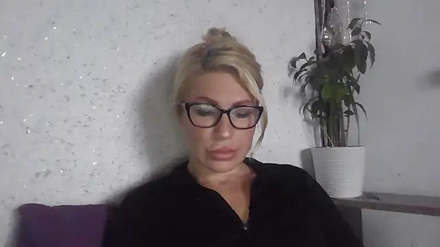 fox red lady7 online show from October 18, 9:54 am