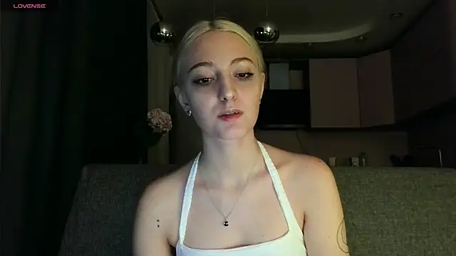 white liillyy online show from September 25, 10:02 pm