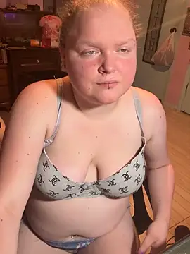 Snapshot of KadiSparkle chatting on November 11, 4:12 am KadiSparkle online show from November 11, 4:12 am