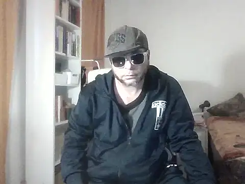 Snapshot of SmokedAlloy2 chatting on July 26, 5:37 am SmokedAlloy2 online show from July 26, 5:37 am