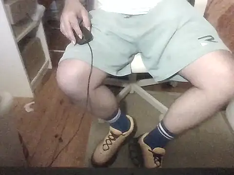 Snapshot of SmokedAlloy2 chatting on August 1, 4:45 am SmokedAlloy2 online show from August 1, 4:45 am