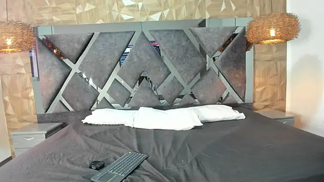 Selene  Lopez  online show from April 15, 9:26 pm