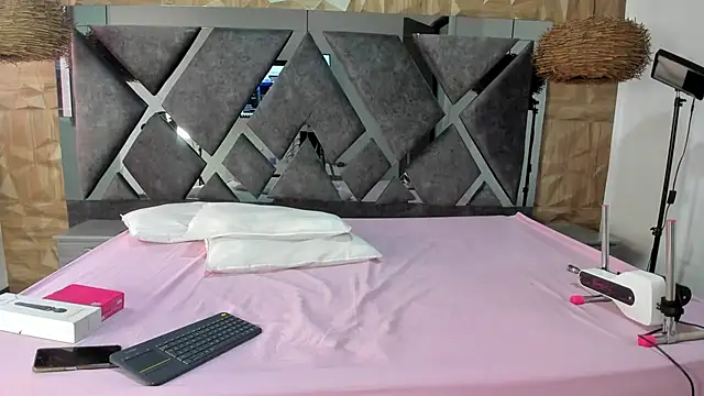 Selene  Lopez  online show from April 20, 8:10 pm