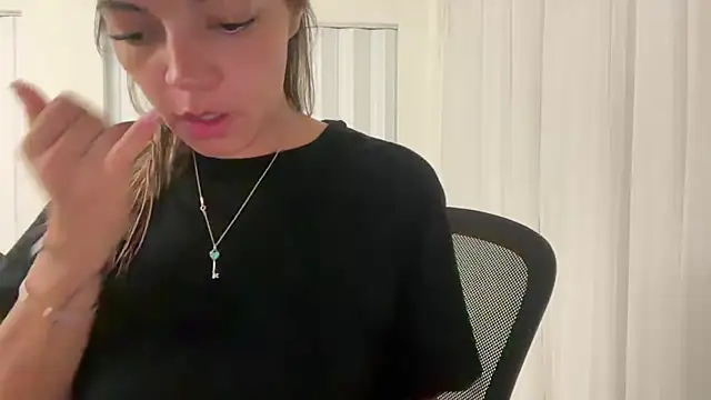 Snapshot of prettyykitty22 chatting on May 4, 3:13 am prettyykitty22 online show from May 4, 3:13 am