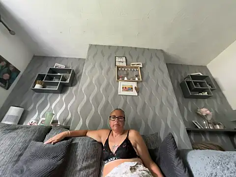 Anastasia-BlondeXX online show from May 26, 9:38 am