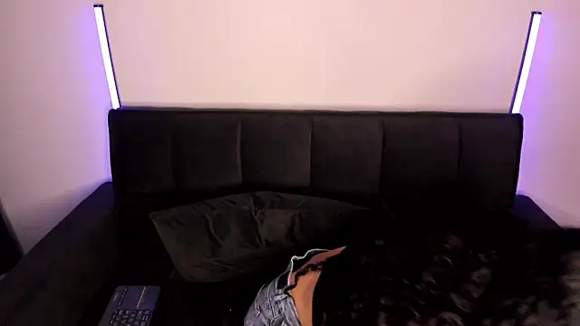 Alynn Bri  online show from February 10, 2:59 am