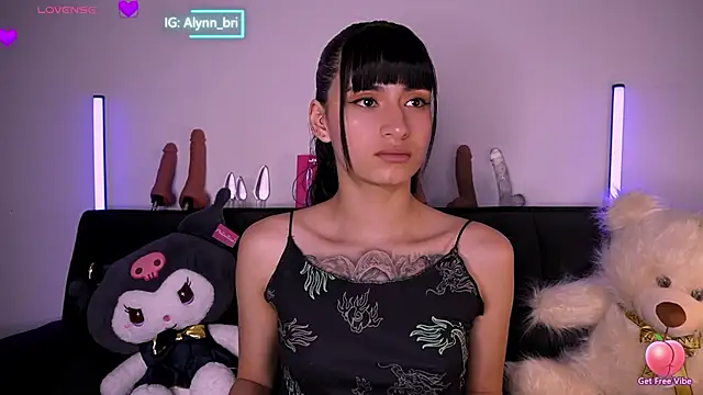 Alynn Bri  online show from March 2, 2:58 am