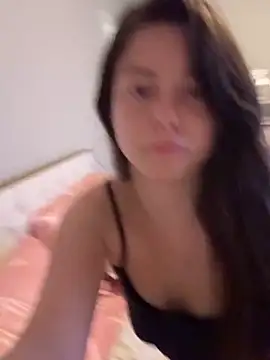Snapshot of lilbbyily chatting on April 17, 2:25 am lilbbyily online show from April 17, 2:25 am