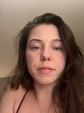 Snapshot of lilbbyily chatting on April 21, 2:15 am lilbbyily online show from April 21, 2:15 am