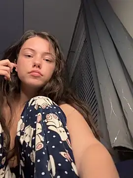 Snapshot of lilbbyily chatting on May 9, 4:39 am lilbbyily online show from May 9, 4:39 am