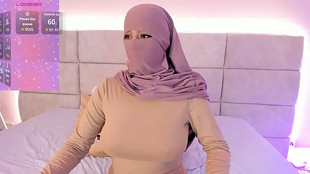  Nadiaa online show from December 3, 7:12 pm