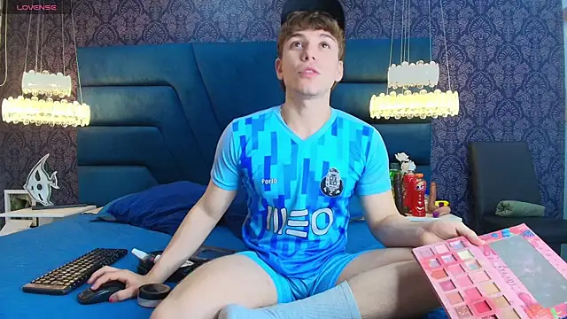 TaylerWhite online show from January 8, 11:45 am