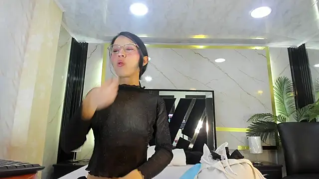 Sophie Calloway online show from December 16, 3:06 pm