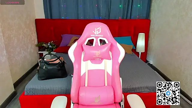 Snapshot of Mia_E1fie chatting on February 8, 1:09 am Mia E1fie online show from February 8, 1:09 am