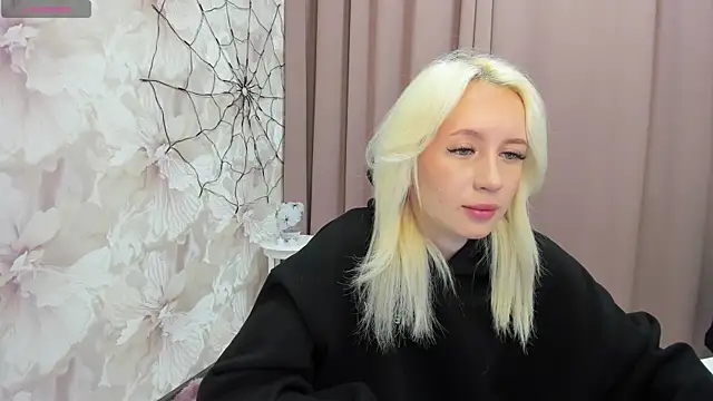 cute luucy online show from November 3, 2:46 am