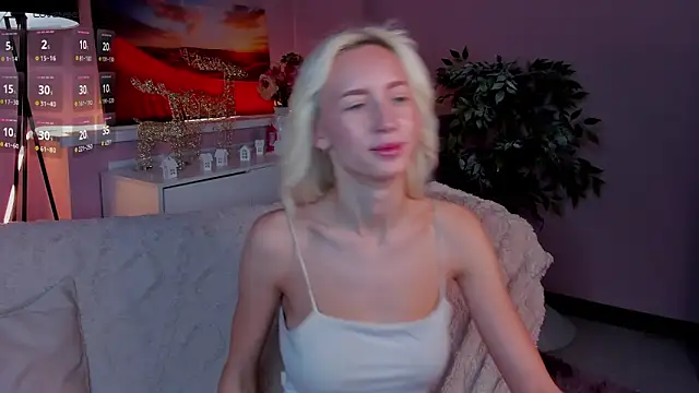 cute luucy online show from February 5, 4:06 am