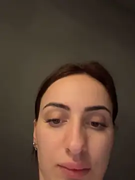 Snapshot of AuraPure chatting on December 4, 5:39 am AuraPure online show from December 4, 5:39 am