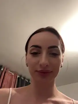 Snapshot of AuraPure chatting on December 19, 4:52 am AuraPure online show from December 19, 4:52 am