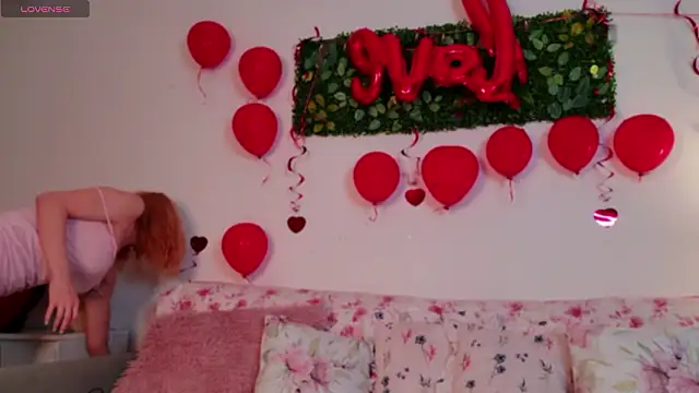 Snapshot of AuraPure chatting on February 17, 7:42 pm AuraPure online show from February 17, 7:42 pm