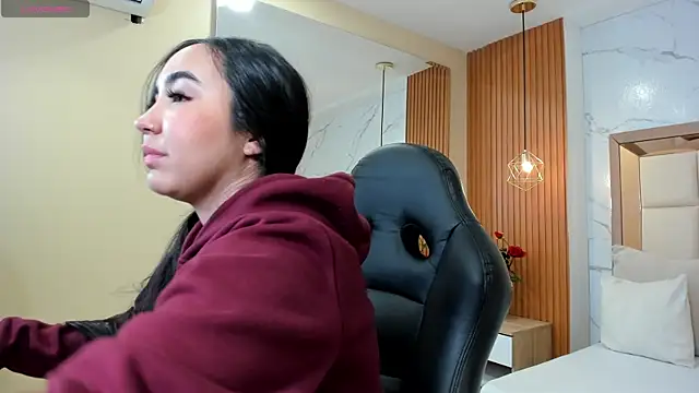 julieta rosee online show from December 3, 9:57 pm