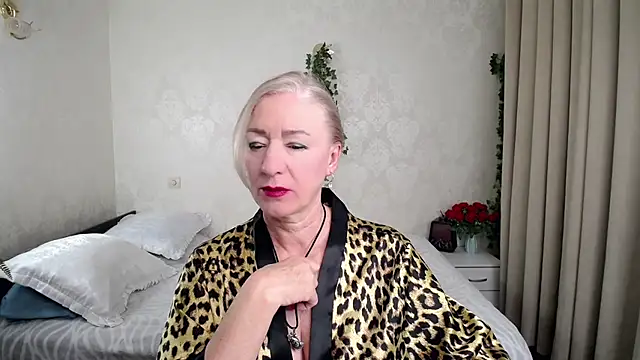 hunters woman online show from February 11, 3:22 am